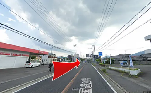 金崎タイヤ様を直進する写真